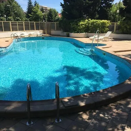 Central, 3 Bedroom At Golden Complex Apartment