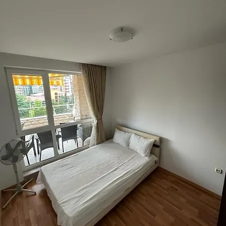 Central, 3 Bedroom At Golden Complex Apartment *
