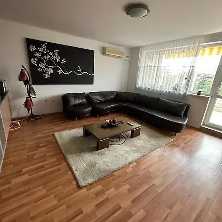 Apartment Central, 3 Bedroom At Golden Complex
